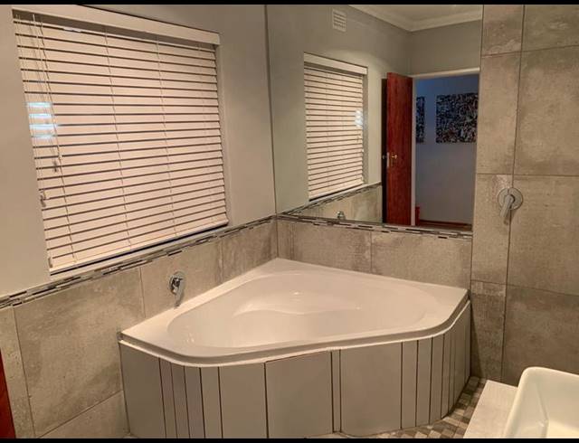 4 BEDROOM HOUSE FOR SALE IN PANORAMA